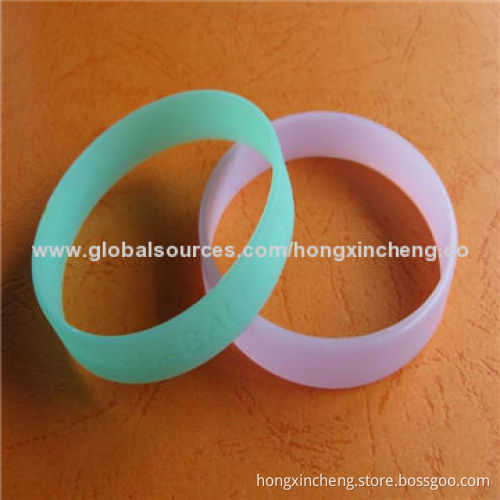 Customized Silicone Wristbands with Printed Logos, OEM Designs Welcomed